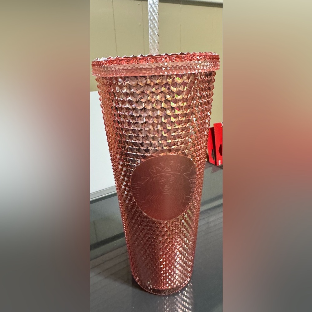 RARE VENTI -240z 2018 STARBUCKS
ROSE GOLD FIRST EDITION STUDDED TUMBLER